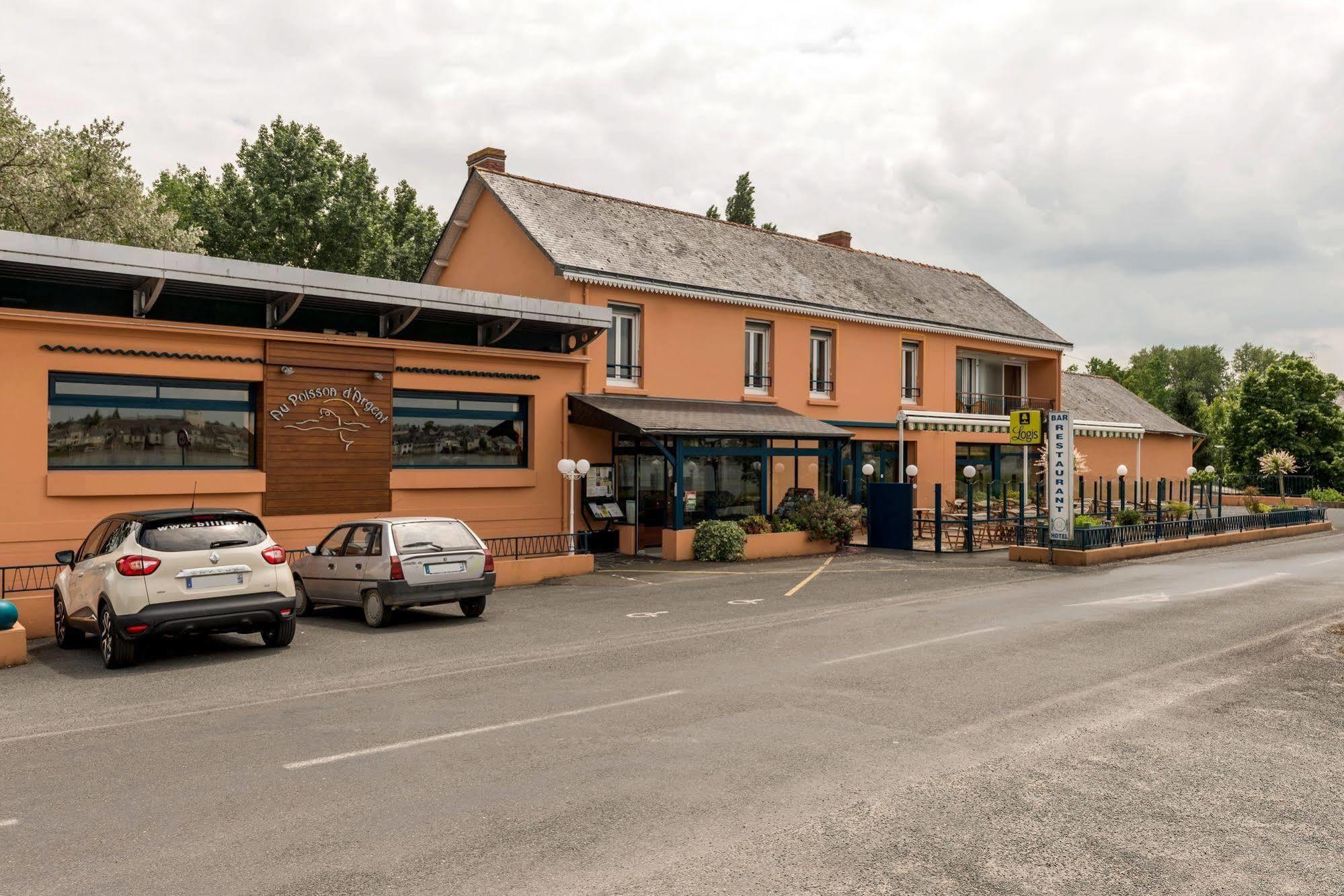 Logis Hotels - Au Poisson D'Argent - Hotel 3 Etoiles Et Restaurant Le Mesnil-en-Vallée Exterior foto