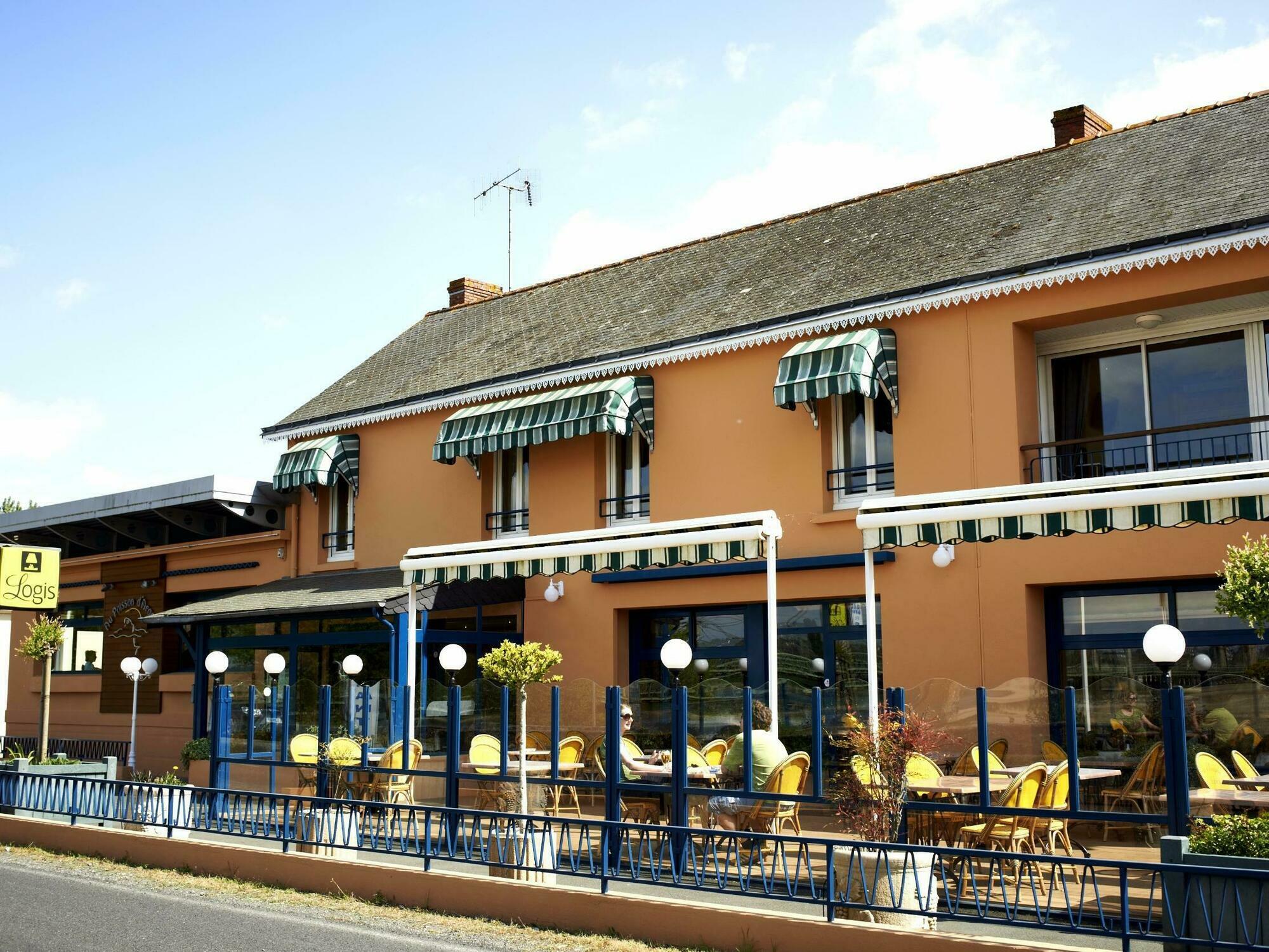 Logis Hotels - Au Poisson D'Argent - Hotel 3 Etoiles Et Restaurant Le Mesnil-en-Vallée Exterior foto